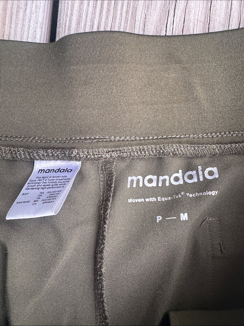 Mandala 6 pocket scrub top and 9 pocket cargo pants olive medium and med petite - Picture 2 of 7